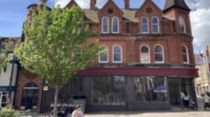 Coffee franchise is first to move into empty store