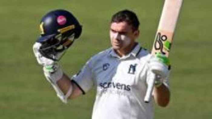 Latham puts Warwickshire on top against Surrey