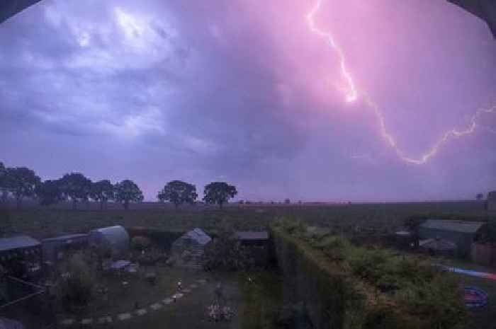 UK weather: Met Office warns of thunderstorms and heavy rain this weekend as temperatures rise