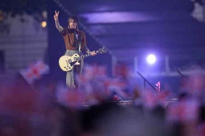 BBC VE Day concert viewers divided by 'random' act as Zoe Ball hosts emotional event