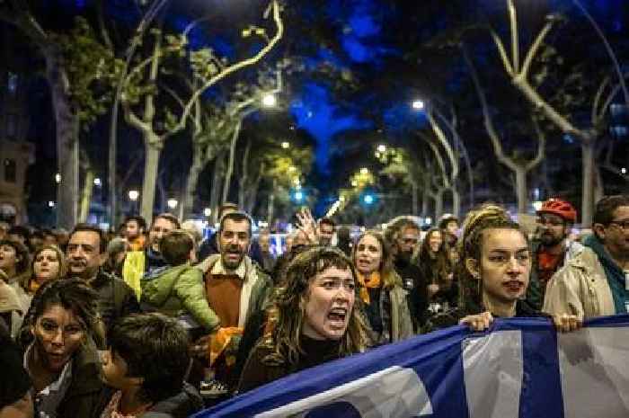 Jet2 update as Brit tourists 'ask if it's safe to visit Spain' amid 'go home' protests