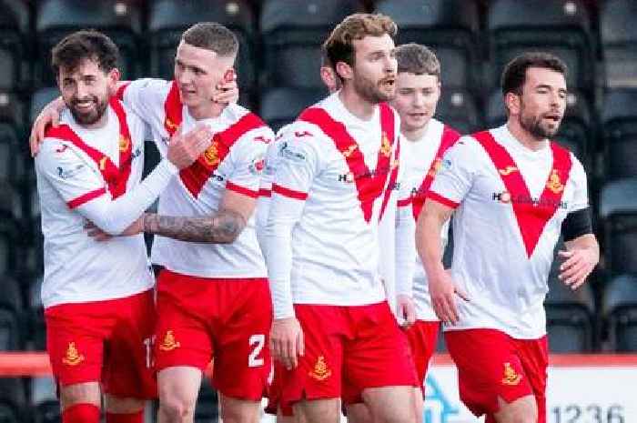 Airdrie 2 (5), Stenhousemuir 1 (2): Diamonds ease through to play-off final