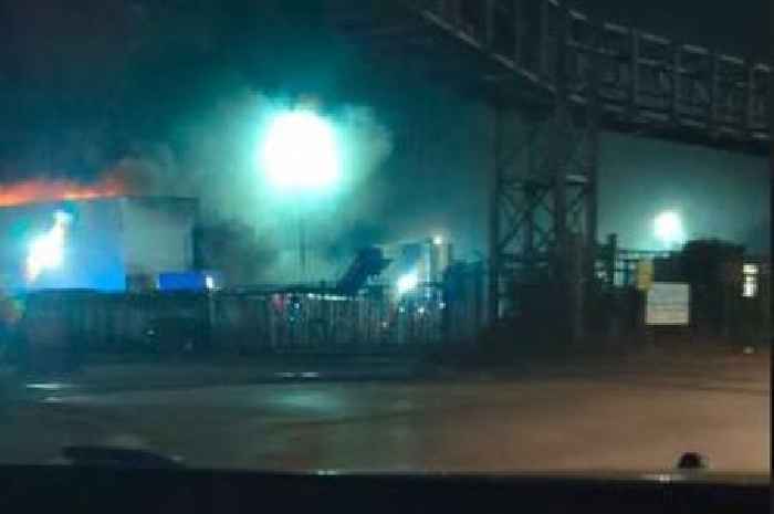 Residents told to shut windows as large fire breaks out