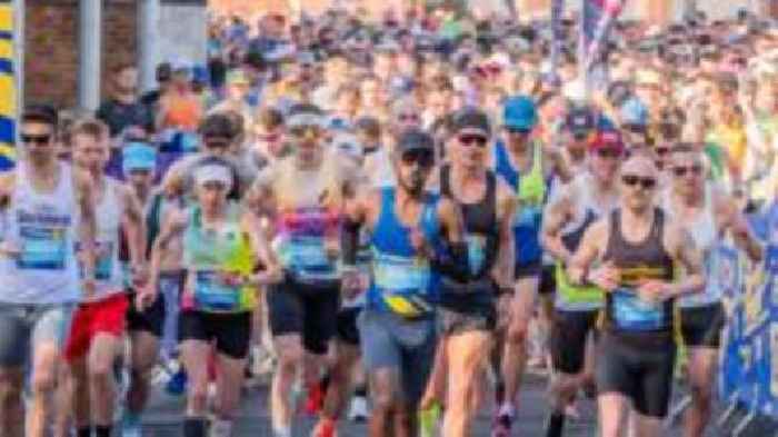 Thousands of runners turn out in Rob Burrow's memory
