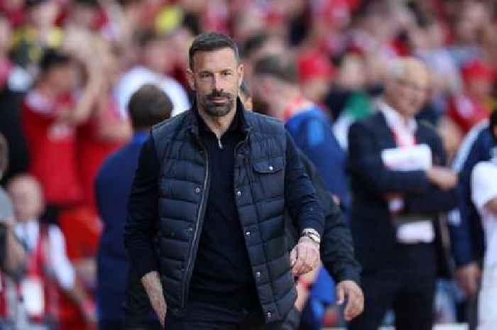 Ruud van Nistelrooy future latest as Leicester City boss sends message to players over narrative