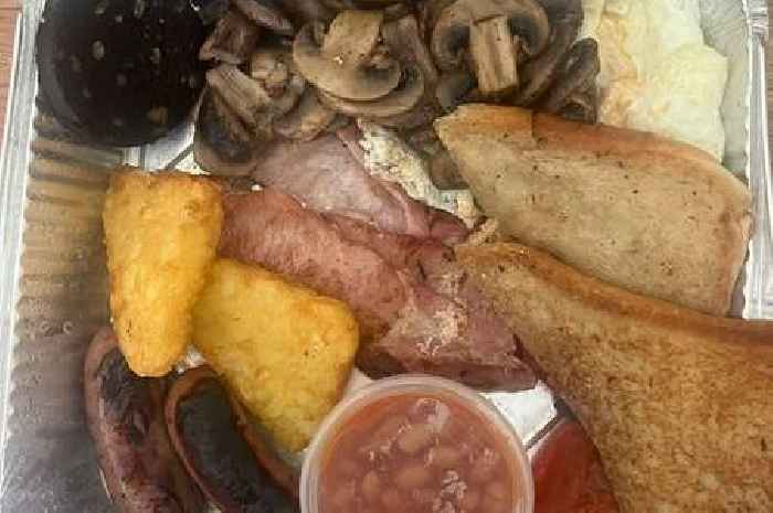 I tried £9 extra large breakfast from Grimsby café and was very impressed