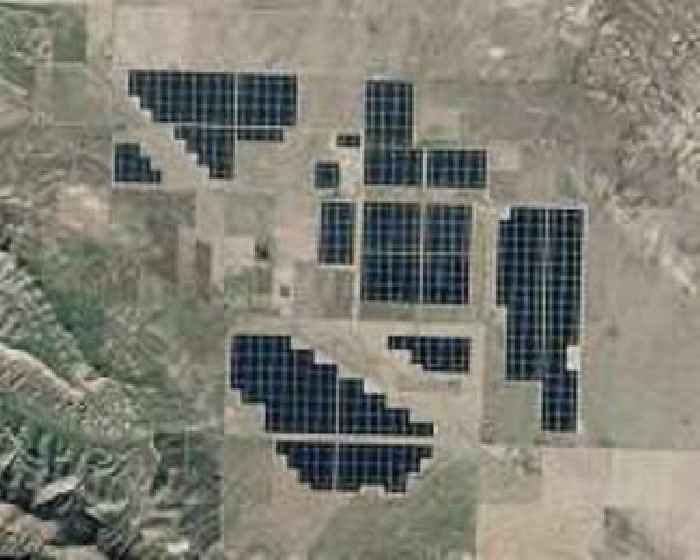 A single molecule elevates solar module output and stability