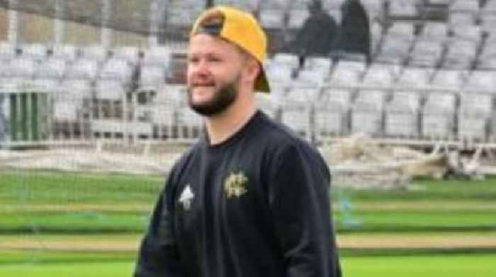 England batter Duckett extends deal with Notts