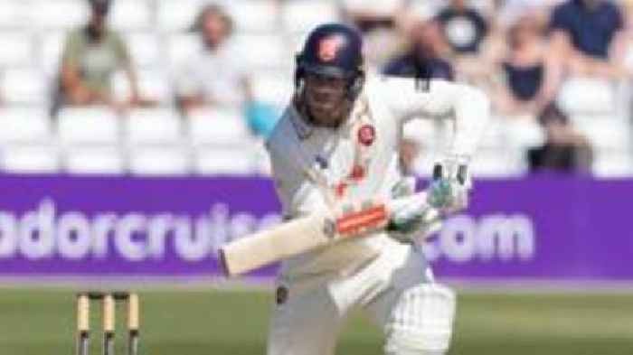 Essex hold out for draw against Yorkshire
