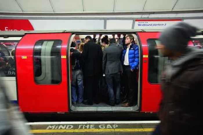 Huge power outage hits London Underground network