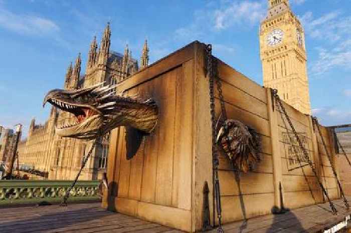 Harry Potter fans gobsmacked as iconic dragon roars through London streets