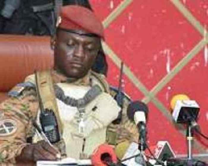 Burkina leader seeks stronger military ties with Russia