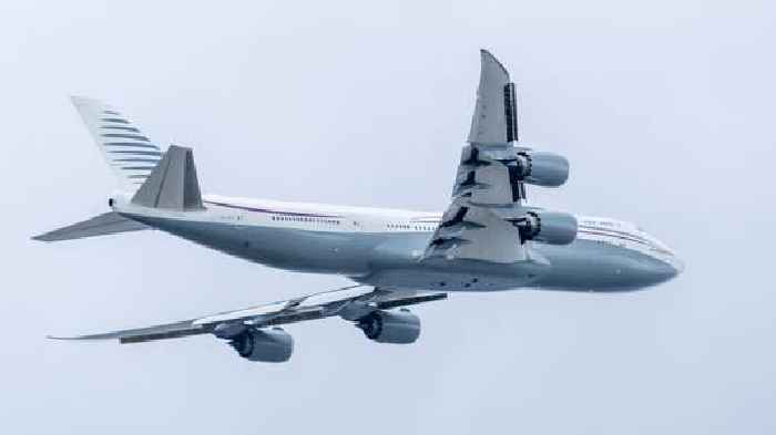 Trump says it would be 'stupid' not to accept Qatari plane - as jet already in the US