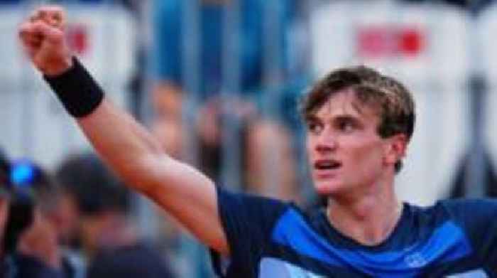 'Bamboozled' Draper recovers to reach Rome quarters