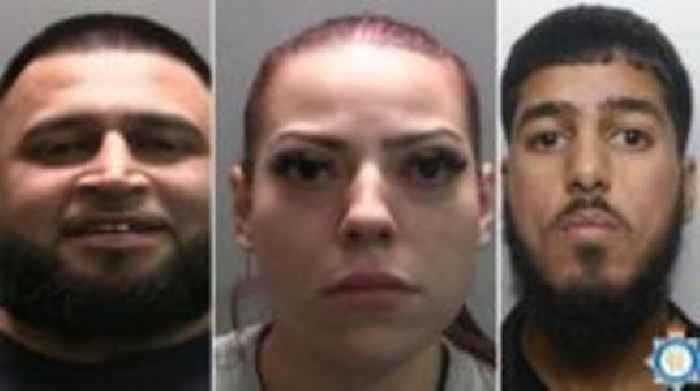 Fake police fraudsters jailed for courier scam