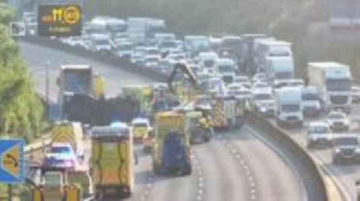 Section of M25 closed after waste lorry overturns