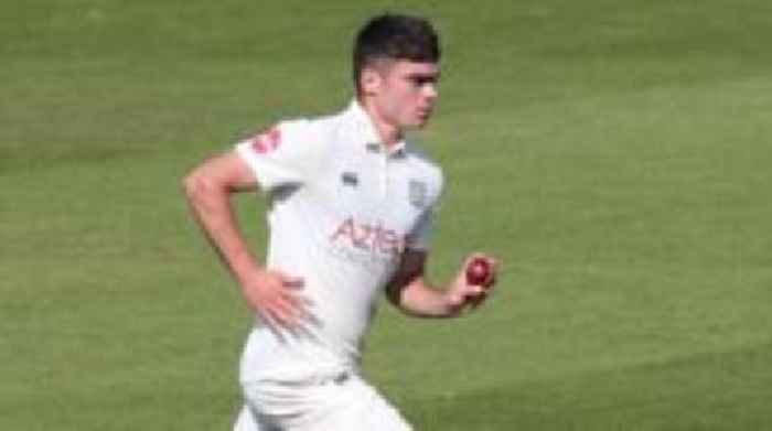 Teenager Minto signs pro contract with Durham