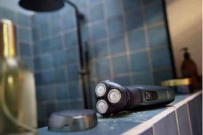 'Excellent' Phillips electric shaver drops from £140 to £59.99 in massive Argos discount