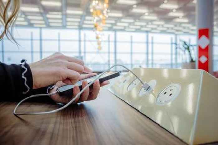 Experts warn fliers 'never' charge phone at the airport