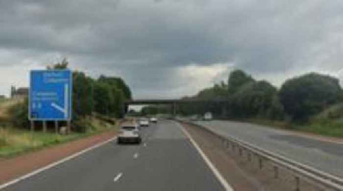M1 closed in both directions after overturned livestock lorry