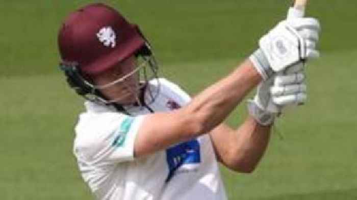Somerset batters edge first day against Sussex