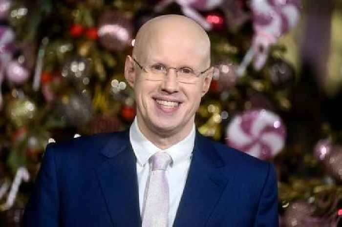 Matt Lucas sparks health fears as 'voice deserts him' live on stage