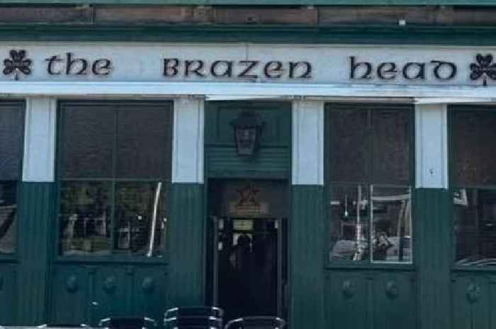 Famous Celtic pub in Glasgow unfurls 8 word banner above entrance in tribute to the champions