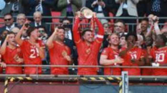Whitstable open-top bus parade celebrates cup win