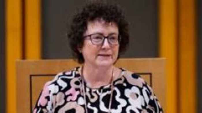 Elin Jones: Edrych ymlaen at fod yn aelod drygionus ar y meinciau cefn