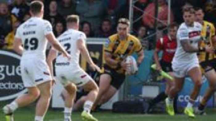 Hat-trick for Hoy as Cas thump struggling Salford