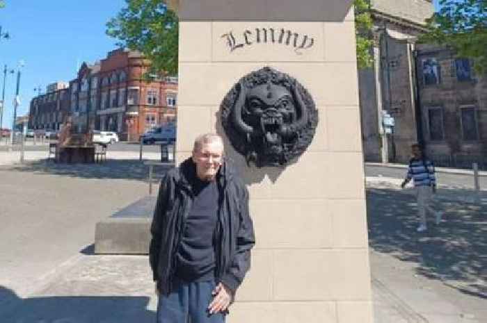 Slash pays Lemmy tribute as Uncle Ian visits Burslem statue