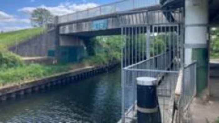 Teen dies after getting into difficulty in River Wyre
