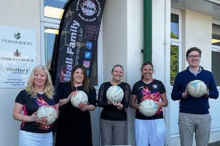 Teignmouth TBirds land life-saving defib thanks to generous donation