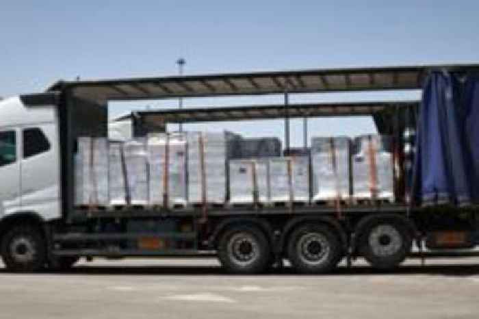 Watch: BBC sees five or six aid trucks at Gaza crossing