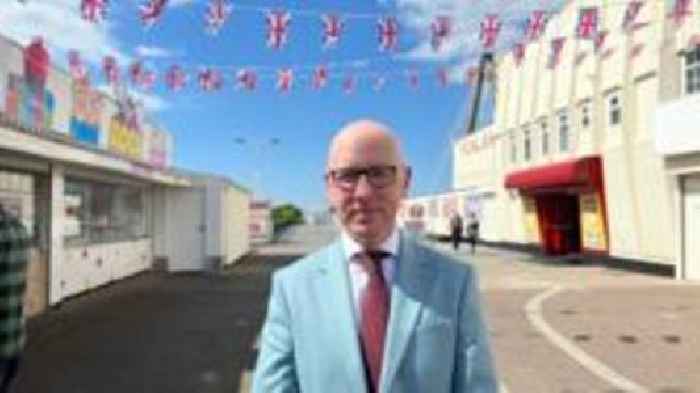 MP calls for national organisation to save piers