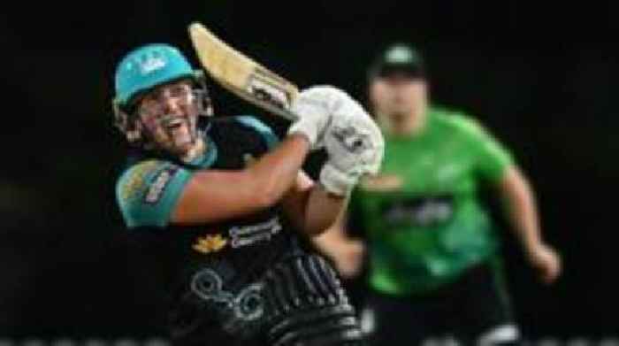 Bears sign opener Harris for women's T20 Blast