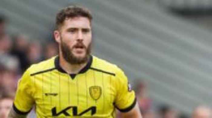 Sweeney leaves Burton for Mansfield return