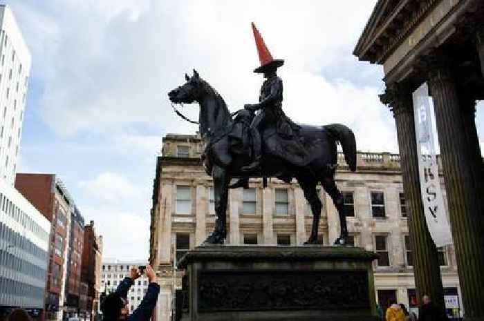Plaque near iconic Glasgow landmark reveals story behind world famous tradition