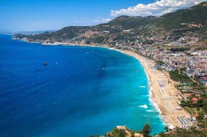 Foreign Office issues Turkey travel warning after tourists die