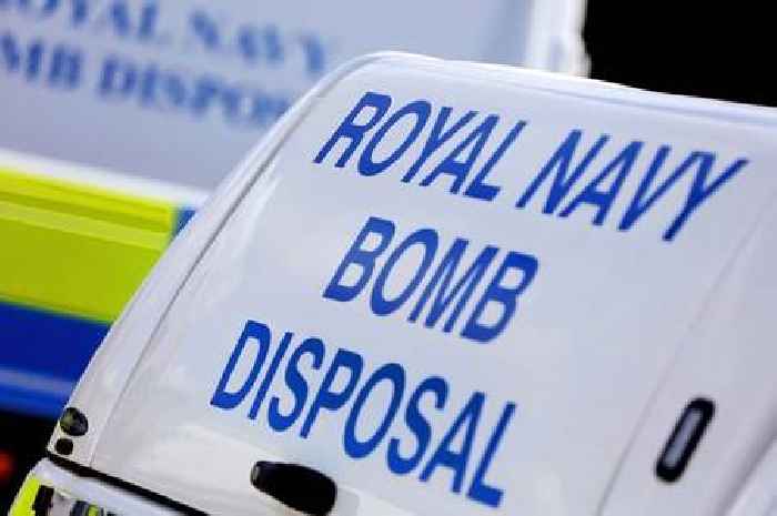 Bomb squad scrambled after 'suspicious item' found in crashed car in Leicestershire