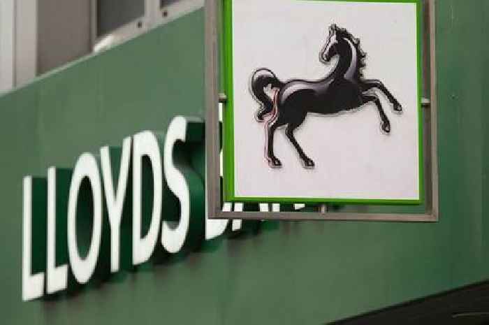 Lloyds Bank issues £100 perk to thousands of customers who earn certain amount