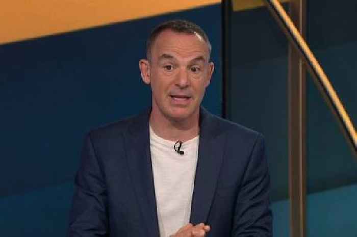 Martin Lewis issues warning to UK tourists taking bank card abroad this summer