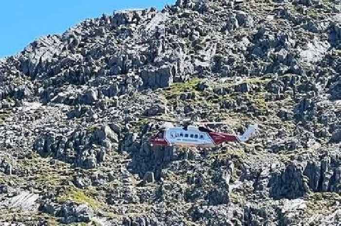 Walker dies in fall from Welsh mountain ridge