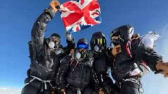 British soldiers make Everest history using new method