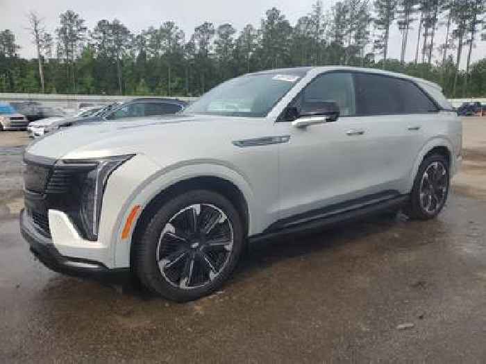Owner Drives Brand-New Cadillac Escalade IQ 900 Miles and Crashes, No Longer Needs It