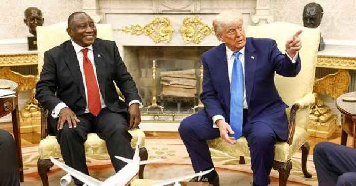 'What an Embarrassment': Donald Trump Ridiculed for Telling South African President He Would Happily Accept Another Plane as a 'Gift'