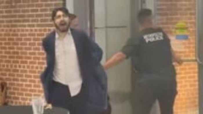 Moment Jewish Museum shooting suspect is detained