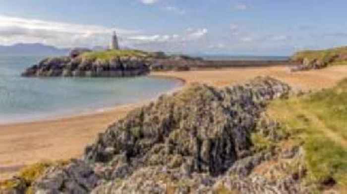 New parking measures to tackle beach gridlock