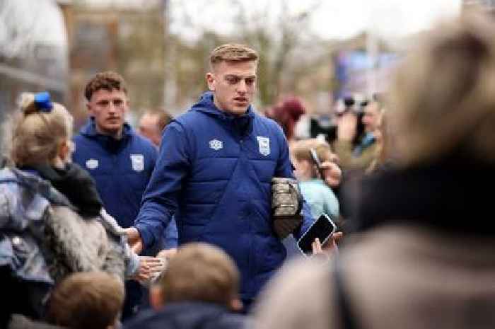 Gary Neville sends Man United transfer warning to Stoke City old boy