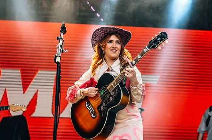 Singer CMAT says ‘fake version’ of Irish culture is being ‘built up’ by English